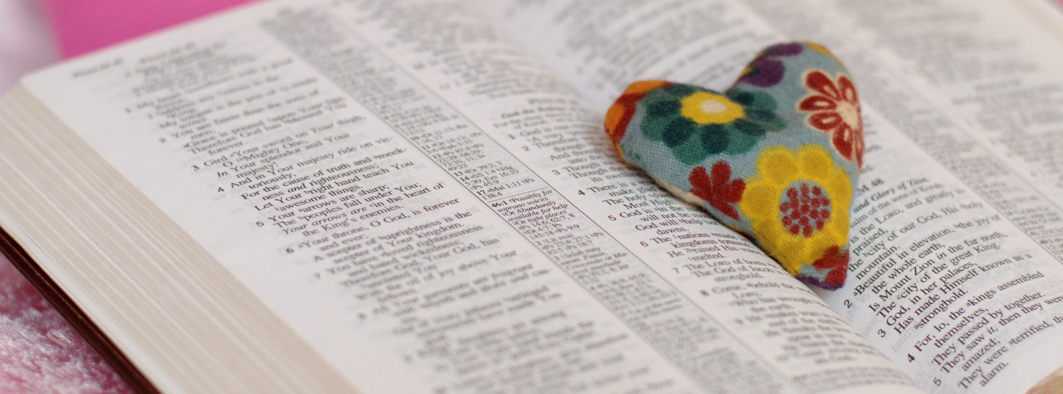 Quilted-heart-paperweight-on-Bible_660x245
